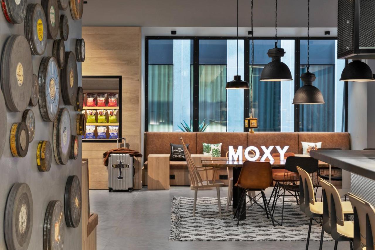Moxy Lyon Airport Hotell Colombier-Saugnieu Exteriör bild
